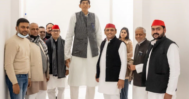 Tallest Man of India now with Samajwadi Party