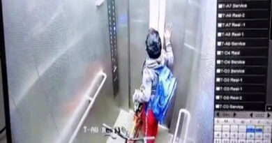 लिफ्ट मे फंसा मासूम, मदद के लिए चिल्लाते हुए वीडियो वायरल