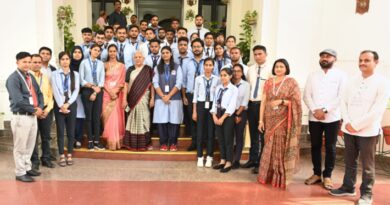 Students from Bijnor gain from experience of U.P. Governor