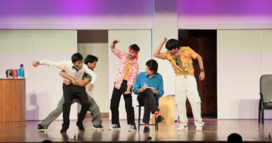 एसआरएमएस रिद्धिमा में “फाइव एलिमेंट्स थिएटर” ने किया हास्य नाटक “मालामाल” का शानदार मंचन