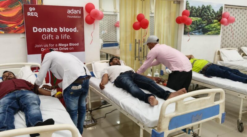 अदाणी समूह के चेयरमैन गौतम अदाणी के 63वें जन्मदिन पर लगा रक्तदान शिविर