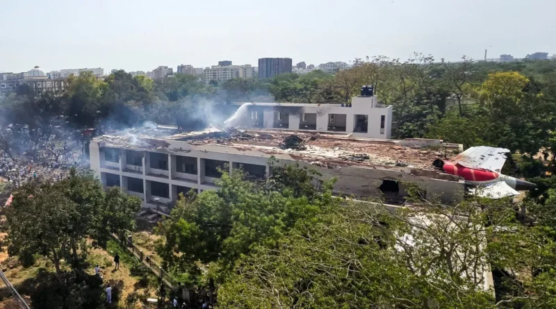 Air India Plane Crash, Plane Crash, air india, Ahmedabad London Flight, Ahmedabad Plane Crash, Gujarat Plane Crash, Plane Crash passengers, एयर इंडिया विमान दुर्घटना, विमान दुर्घटना, एयर इंडिया, अहमदाबाद लंदन उड़ान, अहमदाबाद विमान दुर्घटना, गुजरात विमान दुर्घटना, विमान दुर्घटना यात्री