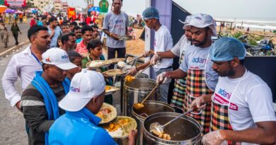 अदाणी और इस्कॉन की सेवा में नि:शुल्क बंटा श्रद्धा और स्वाद का प्रसाद