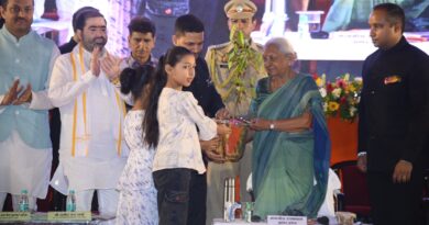 श्रीमती आनन्दी बेन पटेल, महामहिम राज्यपाल उत्तर प्रदेश द्वारा बाराबंकी मिलिट्री स्टेशन में त्रिवेणी रोपण (पीपल, बरगद, नीम) किया गया।