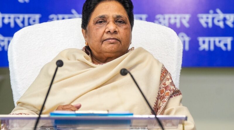 ट्रंप की चुनौती को अवसर में बदलेगी केंद्र सरकार, मायावती ने कहा- राष्ट्रहित से कोई समझौता नहीं
