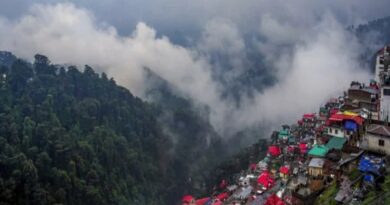 हिमाचल प्रदेश में 150 फीट गहरी खाई में गिरी बाइक, पिता की मौत, लेकिन बच गई 2 साल की बच्ची