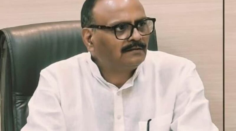 यूपी में डिप्टी सीएम ब्रजेश पाठक का बड़ा ऐक्शन, ड्यूटी से गायब रहने वाले चार डॉक्टर बर्खास्त
