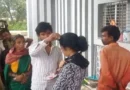आधी रात को चोरी छिपे घर से भाग रही थी बीवी, पति ने मचाया शोर, प्रेमी से भरवाई मांग, फिर…