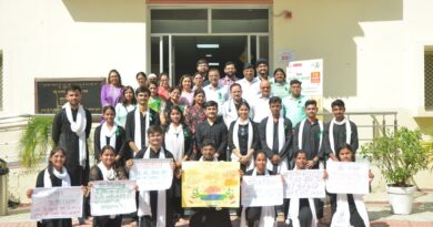 विश्व मानसिक स्वास्थ्य दिवस पर एसआरएमएस मेडिकल कॉलेज में किया जागरूक
