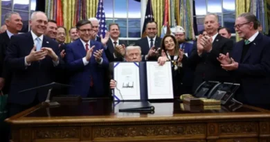 अमेरिका में खत्म हुआ शटडाउन: 20,000 उड़ानें प्रभावित, 10 लाख कर्मचारियों को नहीं मिला वेतन