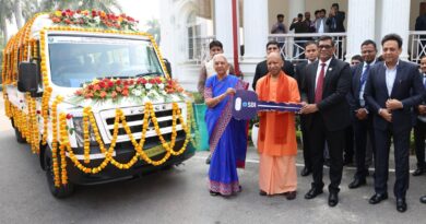 भारतीय स्टेट बैंक ने सीएसआर के अंतर्गत प्राथमिक-माध्यमिक विद्यालय, लखनऊ को स्कूल बस भेंट की