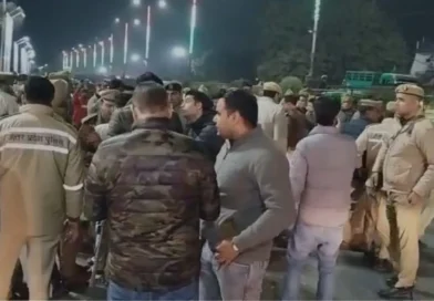 मुरादाबादः बाजार में युवक की गोली मारकर हत्या, परिजनों का हंगामा; रोड किया जाम