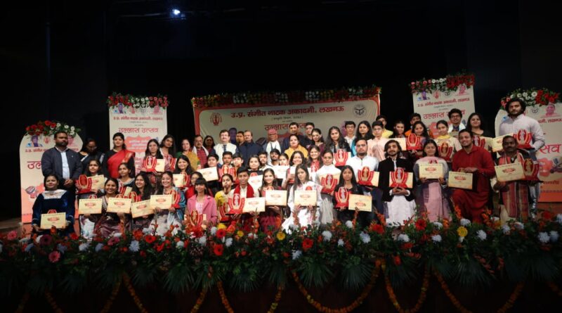 “प्रभावी संगीत के लिए केवल स्वर और लय ही काफी नहीं है इसके लिए भाव होना भी बहुत जरूरी है” : प्रो संजय सिंह