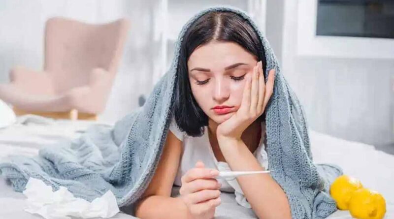 मौसम बदलते ही क्यों बढ़ जाता है वायरल बुखार का खतरा? जानें