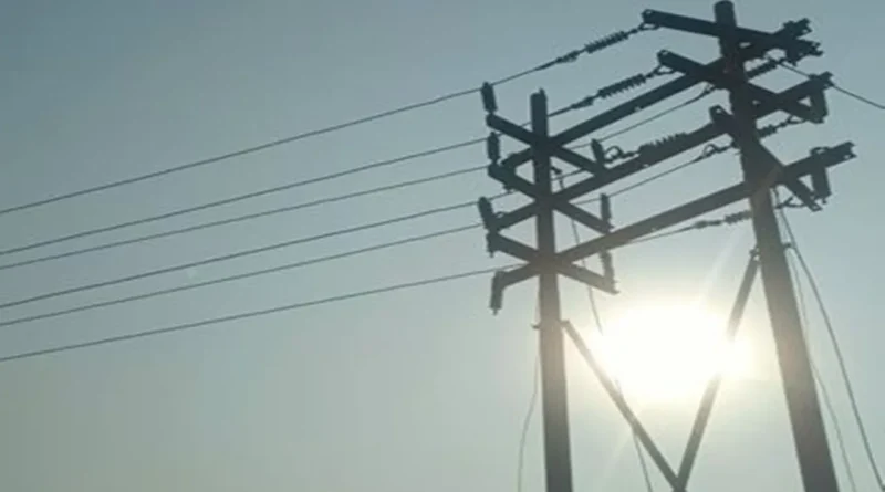 गोंडा में बिना एस्टीमेट 11 केवी लाइन तैयार! वायरल वीडियो से खुली पोल, मुख्य अभियंता ने बिठाई 3 सदस्यीय जांच समिति