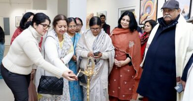 मणिकर्णिका आर्ट गैलरी द्वारा आयोजित ‘रंग-वर्णिका’ समूह कला प्रदर्शनी का भव्य उद्घाटन