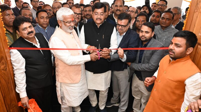 जलशक्ति मंत्री श्री स्वतंत्र देव सिंह ने सिंचाई विभाग के नवनिर्मित सरदार वल्लभभाई पटेल सिंचाई भवन, का किया लोकार्पण