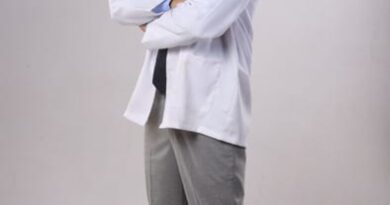 डॉ. देव का किरदार निभाते हुए, जो एक वास्तविक डॉक्टर की यात्रा से प्रेरित है, इक़बाल ख़ान