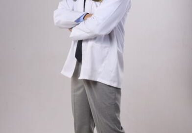 डॉ. देव का किरदार निभाते हुए, जो एक वास्तविक डॉक्टर की यात्रा से प्रेरित है, इक़बाल ख़ान