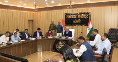 जिलाधिकारी ने प्रधानमंत्री आवास योजना शहरी एवं पीएम स्वनिधि योजना की करी समीक्षा