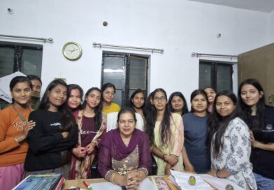 रुहेलखण्ड विश्वविद्यालय के सावित्री राजकीय महिला छात्रावास में होली मिलन कार्यक्रम का आयोजन