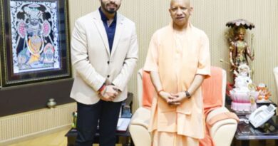 यूपी : सीएम योगी से मिले नोबेल पुरस्कार विजेता कॉन्स्टेंटिन नोवोसेलोव