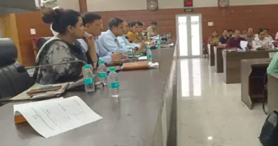 जिलाधिकारी ने की पेट्रोलियम पदार्थों के व्यवस्थापन के संबंध में संबंधित अधिकारियों के साथ बैठक