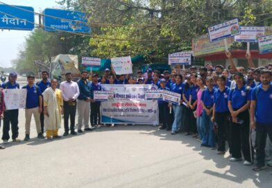 बाबासाहेब भीमराव अम्बेडकर विश्वविद्यालय में आयोजित सात दिवसीय विशेष शिविर के अंतर्गत विद्यार्थियों ने सड़क सुरक्षा अभियान के माध्यम से लोगों को किया जागरूक 