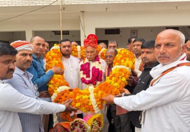 सफाई कर्मचारी संघ के जिलाध्यक्ष व पदाधिकारियों ने भाजपा के जिलाध्यक्ष अकबाल बहादुर तिवारी का किया स्वागत