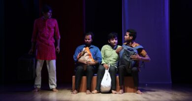 एसआरएमएस रिद्धिमा में हुआ नाटक “तीन थे भाई” का मंचन