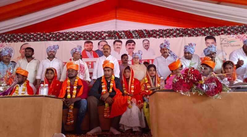 एम.डी.बी.सिंह इंटर कॉलेज तरबगंज के परिसर में मुख्यमंत्री सामूहिक विवाह का हुआ आयोजन