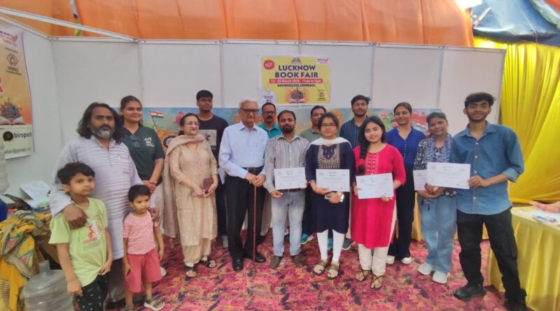 लखनऊ पुस्तक मेला : “रंगों और रेखाओं में झलकी ‘वंदे मातरम्’ की राष्ट्रभावना”