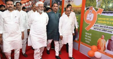 प्रयागराज में ‘उत्तर प्रदेश सरकार के नवनिर्माण के 9 वर्ष’ पूर्ण होने पर भव्य आयोजन, प्रभारी मंत्री स्वतंत्र देव सिंह ने दीप प्रज्ज्वलित कर किया शुभारंभ, योजनाओं के लाभार्थियों को वितरित किए प्रमाणपत्र व सहायता