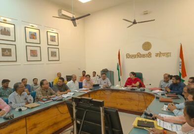 मुख्यमंत्री डैशबोर्ड पर चल रही विकास कार्यों से संबंधित योजनाओं के रैंकिंग की जिलाधिकारी ने की समीक्षा