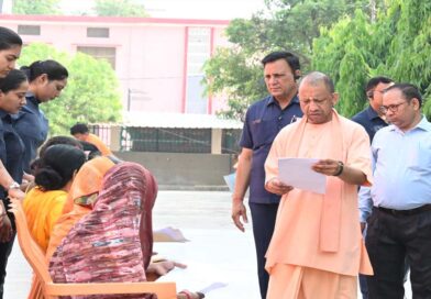 जन समस्याओं का त्वरित समाधान कराएं अधिकारी : मुख्यमंत्री योगी