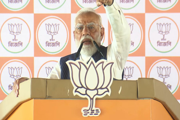 टीएमसी का दीया बुझने वाला, बंगाल को वर्षों के कष्टों से करेंगे मुक्त: पीएम मोदी