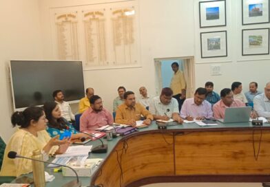 गोंडा में विकास कार्यों की समीक्षा बैठक: लापरवाही पर सख्त डीएम, ग्राम प्रधानों पर कार्रवाई और दोषी सचिवों से होगी रिकवरी