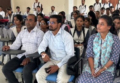 शास्त्री डिग्री कॉलेज में कीट प्रबंधन पर वैज्ञानिक व्याख्यान, कृषि उत्पादन बढ़ाने और रसायनों के विकल्प पर जोर