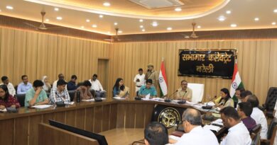 जिलाधिकारी ने कर-करेत्तर एवं राजस्व कार्यों तथा सीएम डैशबोर्ड की प्रगति की करी समीक्षा