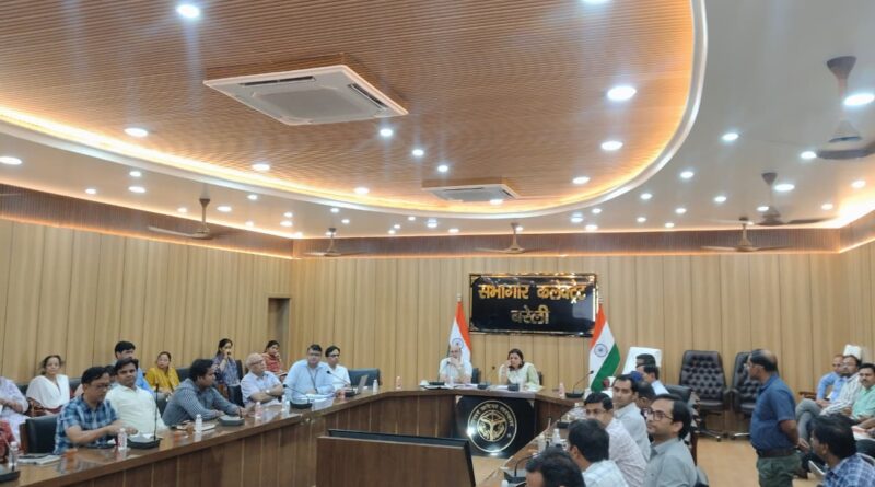 अपर जिलाधिकारी प्रशासन ने विशेष संचारी रोग नियंत्रण अभियान तथा दस्तक अभियान की करी समीक्षा