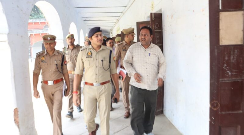 उत्तर-प्रदेश होमगार्ड भर्ती परीक्षा के दृष्टिगत पुलिस अधीक्षक गोण्डा द्वारा जनपद के विभिन्न परीक्षा केन्द्रों का किया गया निरीक्षण, सम्बन्धित को दिये आवश्यक दिशा निर्देश