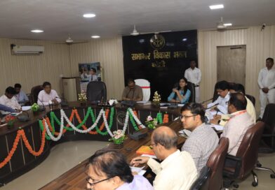 जिलाधिकारी ने प्रधानमंत्री सूर्य घर मुफ्त बिजली योजनांतर्गत कार्यों की करी समीक्षा