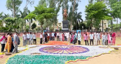 भूमि फेस्ट 2026: लखनऊ विश्वविद्यालय में 2250 वर्ग फुट की विशाल पेपर कप रंगोली के जरिए पहलगाम के पीड़ितों को दी गई भावपूर्ण श्रद्धांजलि