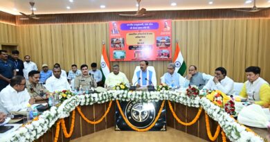 उप मुख्यमंत्री श्री केशव प्रसाद मौर्य जी ने जनपद के प्रशासनिक अधिकारियों व समस्त विभागीय अधिकारियों के साथ की समीक्षा बैठक