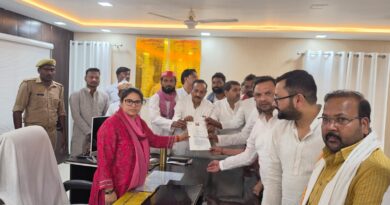 गोंडा में पेट्रोल-डीजल, गैस और बिजली संकट पर प्रदर्शन, राष्ट्रपति के नाम सौंपा ज्ञापन