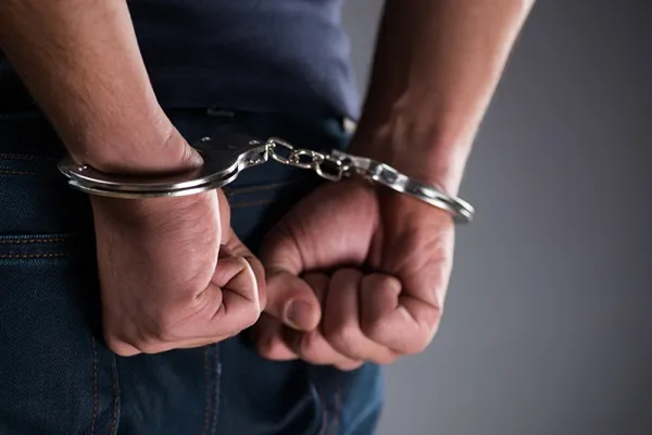 पुलिस को बड़ी सफलता : श्रीनगर में दो संदिग्ध आतंकी गिरफ्तार; हथियार, गोला-बारूद और लश्कर-ए-तैयबा के पोस्टर बरामद