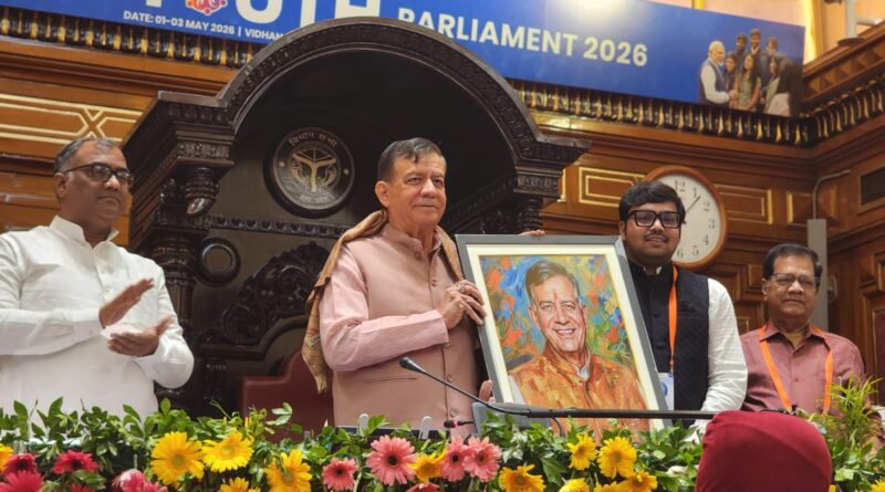 विधानसभा अध्यक्ष श्री सतीश महाना जी ने कहा कि हम सभी भारत के संविधान से बंधे हैं