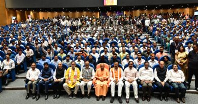 अटल आवासीय विद्यालय के मेधावी छात्रों को टैबलेट वितरित से होगा उनकी शिक्षा में सुधार – देश का भविष्य हैं छात्र