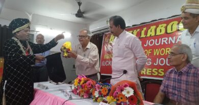 मजदूर दिवस पर प्रेस क्लब में जादू का रोमांच: अखबार से बनी फूलों की माला, नोटों की बरसात से चौंके लोग; राकेश श्रीवास्तव का शानदार प्रदर्शन