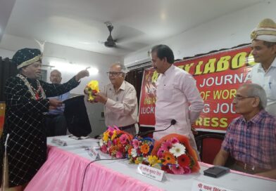 मजदूर दिवस पर प्रेस क्लब में जादू का रोमांच: अखबार से बनी फूलों की माला, नोटों की बरसात से चौंके लोग; राकेश श्रीवास्तव का शानदार प्रदर्शन